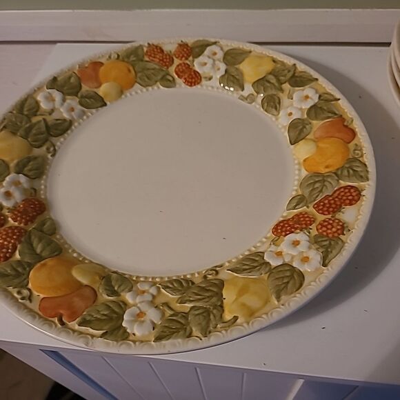 Set of Four Metlox Dinner Plates - Picture 7 of 8